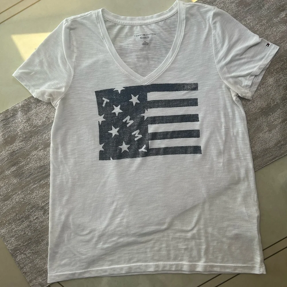Tommy Hilfiger Women’s Tshirt - Picture 8 of 16